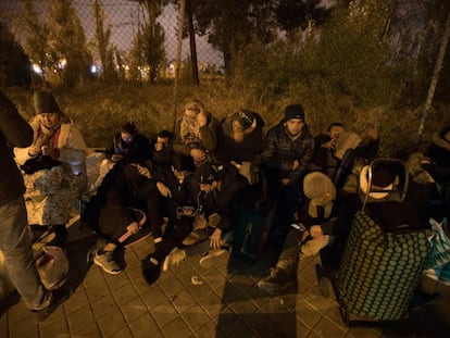 People sleep on the street to be able to request asylum in Madrid.