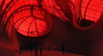 Los globos del 'Leviathan', en el Grand Palais parisino, vistos desde su interior