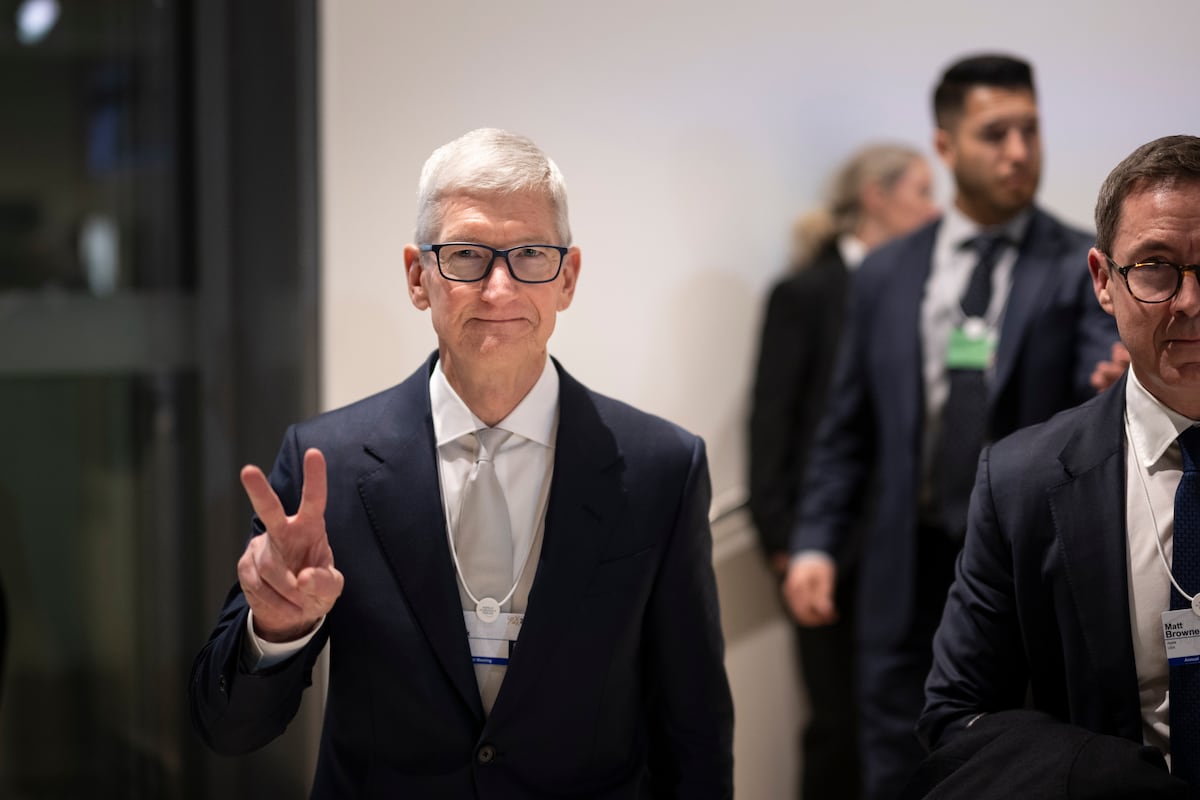 Apple vuelve a aumentar su caja y presume de premiar a los accionistas tras batir su récord de ingresos