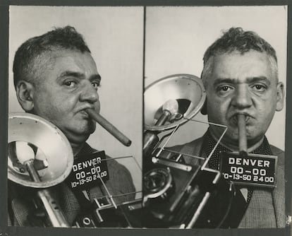 Weegee, self-portrait with a Speed ​​Graphic camera, October 13, 1950.