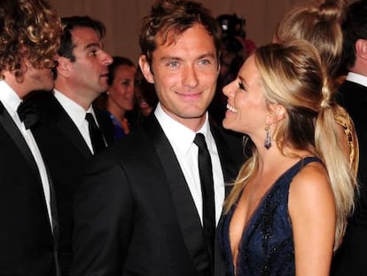 Jude Law y Sienna Miller, en Nueva York en 2010.