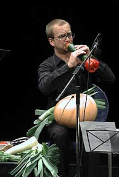 La Vegetable Orchestra durante una actuación.