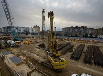 La ciudad de Girona vive con cierta pasión los trabajos del AVE, centrados en torno a la estación actual.