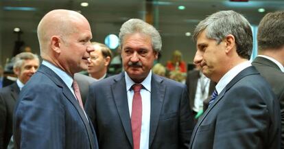 Los ministros de Exteriores británico, Luxemburgo y Austria, en Bruselas.