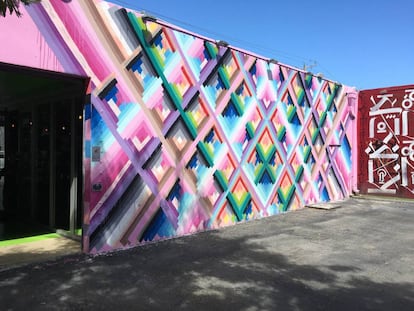 Un mural de Wynwood, pintado por Maya Hayuk.