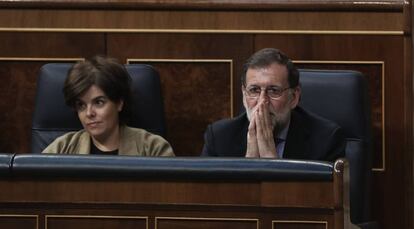 Mariano Rajoy y Soraya Sáenz de Santamaría, el pasado día 23 en el pleno del Congreso.