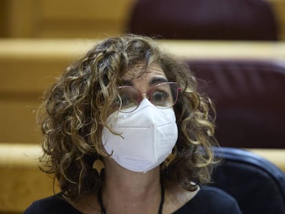 La ministra de Hacienda, María Jesús Montero, en una sesión de control al Gobierno en el Senado.