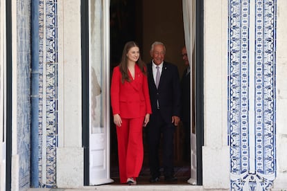 The Princess of Asturias, Leonor de Borbón, with the President of Portugal, Marcelo Rebelo de Sousa, in the Palace of Belem.