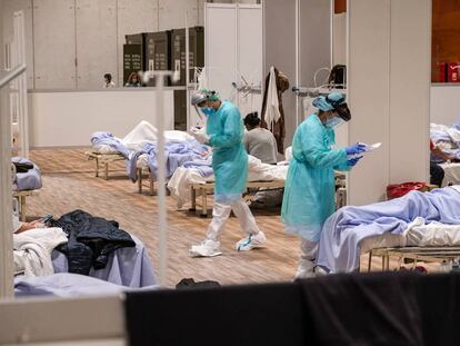 Un grupo de enfermos ingresados en el pabellón 9 de Ifema, en Madrid.
