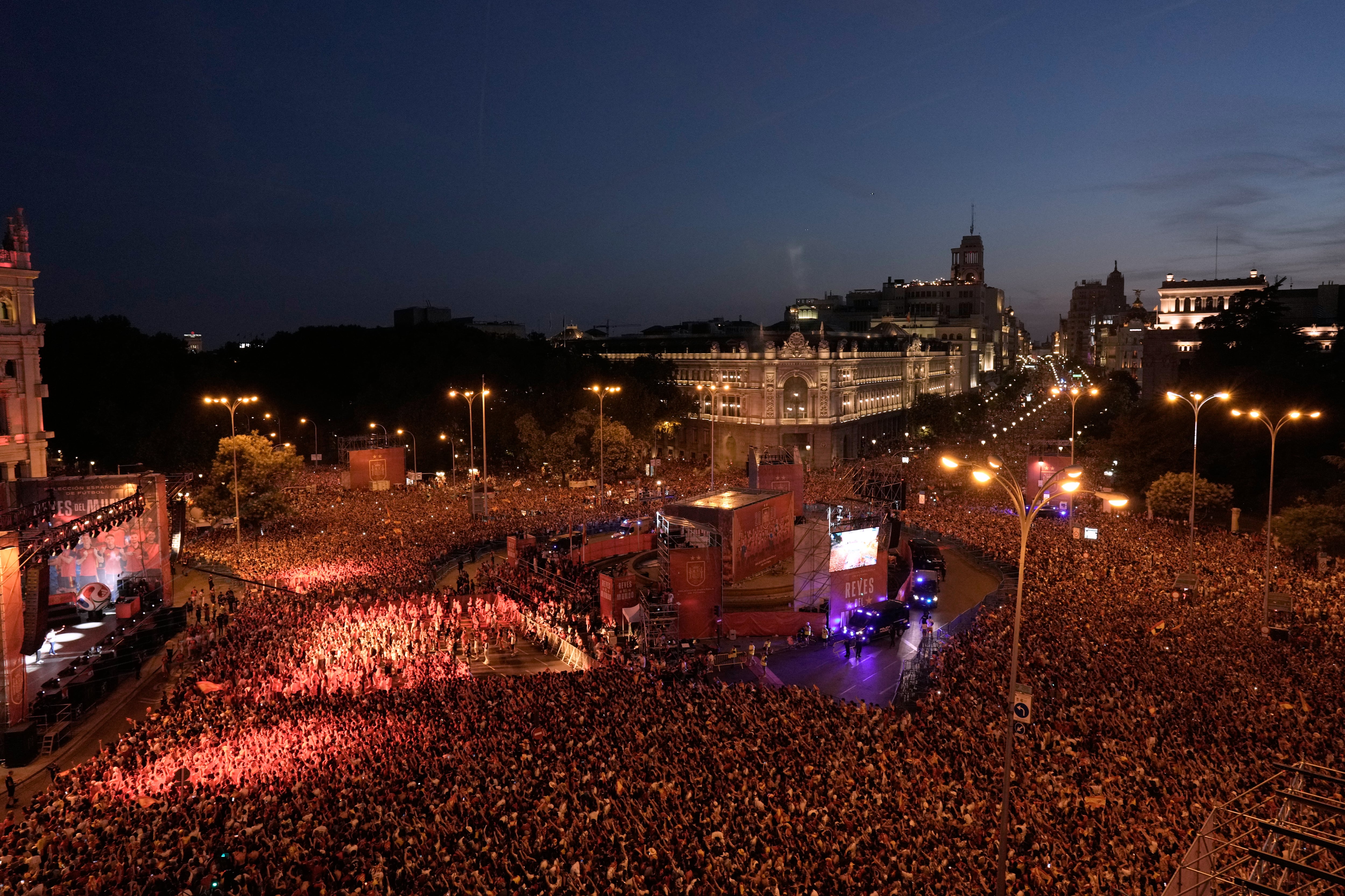 Las celebraciones de los campeones del mundo, en directo | Los campeones celebran la Copa del Mundo en Cibeles