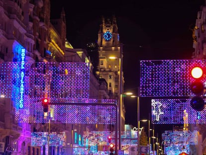 En la Gran Vía se repetirá esta iluminación de gatos paseando por un cielo estrellado.