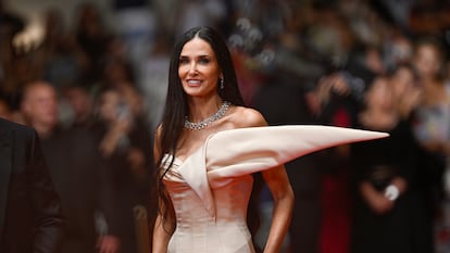 Demi Moore, antes de la proyección de gala de 'La sustancia', el 19 de mayo de 2024 en el festival de Cannes.