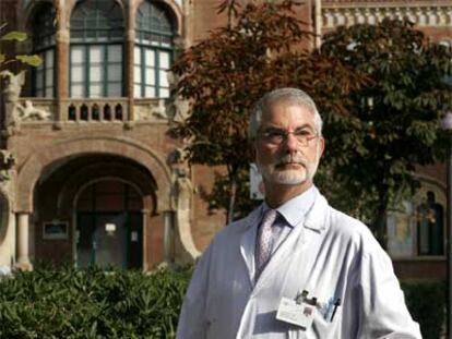 El ginecólogo Joaquim Calaf, en el hospital Sant Pau de Barcelona.