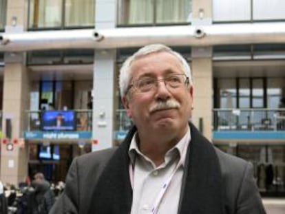 El secretario general de Comisiones Obreras (CCOO), Ignacio Fernández Toxo, tras reunirse con los presidentes de la Comisión Europea (CE), José Manuel Durao Barroso, y del Consejo Europeo, Herman van Rompuy, hoy en Bruselas, donde participará en una manifestación de la Confederación Europea de Sindicatos (CES) para mostrar su rechazo a la austeridad y reclamar medidas contra el desempleo juvenil.