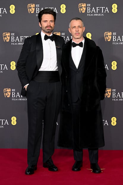 Los protagonistas de 'El aprendiz', Sebastian Stan (de P. Johnson) y Jeremy Strong (de Loro Piana). Stan estaba nominado a mejor actor y Strong, a actor de reparto.