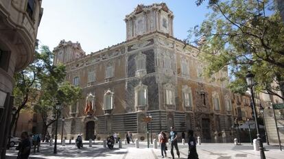 El Palacio del Marqués de Dos Aguas en Valencia alberga el Museo Nacional de Cerámica González Martí.