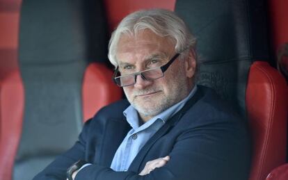 Völler observa un entrenamiento del Leverkusen.