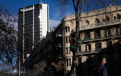 Fachada de una sede del Banco Sabadell en la Diagonal, este miércoles en Barcelona.