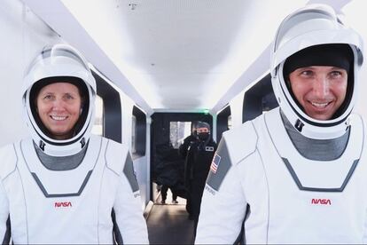 Walker junto a su compañero de misión, el astronauta Mike Hopkins.