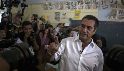 Jaime Rodriguez, &#039;El Bronco&#039;, al votar el domingo. 