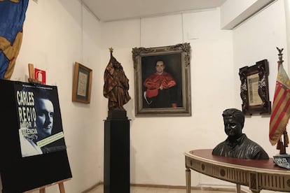 Some pieces from the Carles Recio exhibit, a bust and a portrait of himself.