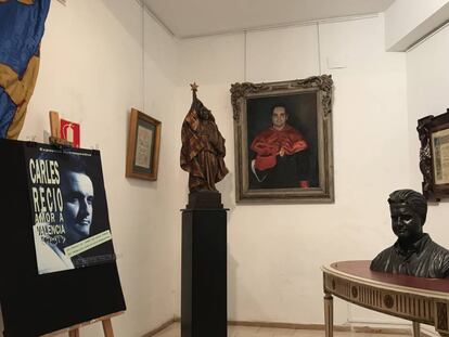 Some pieces from the Carles Recio exhibit, a bust and a portrait of himself.