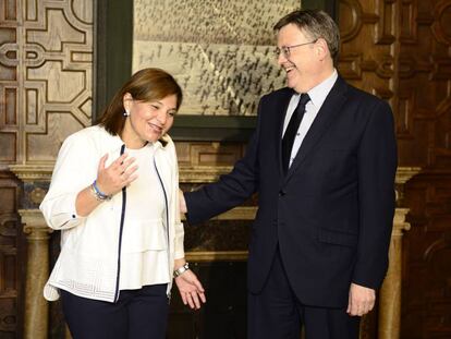 La portavoz popular Isabel Bonig con el presidente valenciano Ximo Puig.