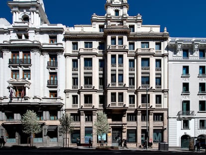 Fachada del edificio situado en el número 20 de la Gran Vía madrileña, donde abrirá el nuevo hotel Brach