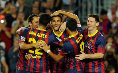 Los jugadores del Barça celebran el gol de Neymar.