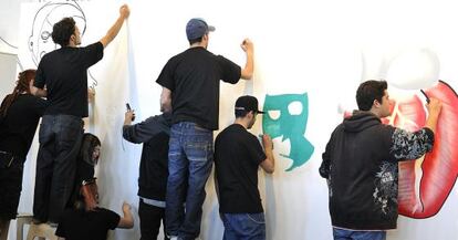 Jóvenes en los talleres del Salón del Cómic de Granada.