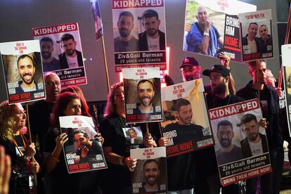 Familiares de los rehenes que siguen en Gaza se han reunido este sábado en Tel Aviv para presionar al Gobierno de Netanyahu. 