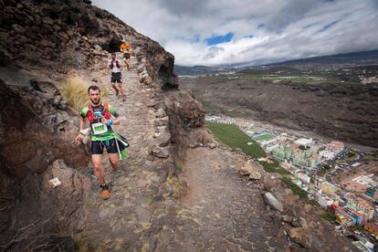 Luis Alberto Hernando, ganador de la carrera en la modalidad masculina, invirtió 7h04:44 en completar el recorrido.