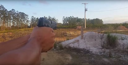 Teste com a pistola 24/7, que apresentou uma série de defeitos.