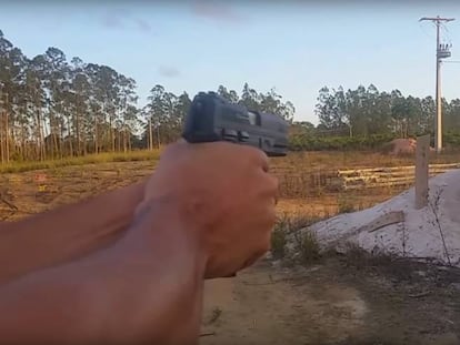 Teste com a pistola 24/7, que apresentou uma série de defeitos.