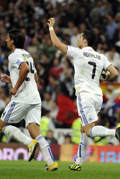 Cristiano celebra su gol. Se trata de la primera diana que el portugués anota al Barcelona. Contra el equipo azulgrana había fallado un penalti cuando vestía la camiseta del Manchester United.