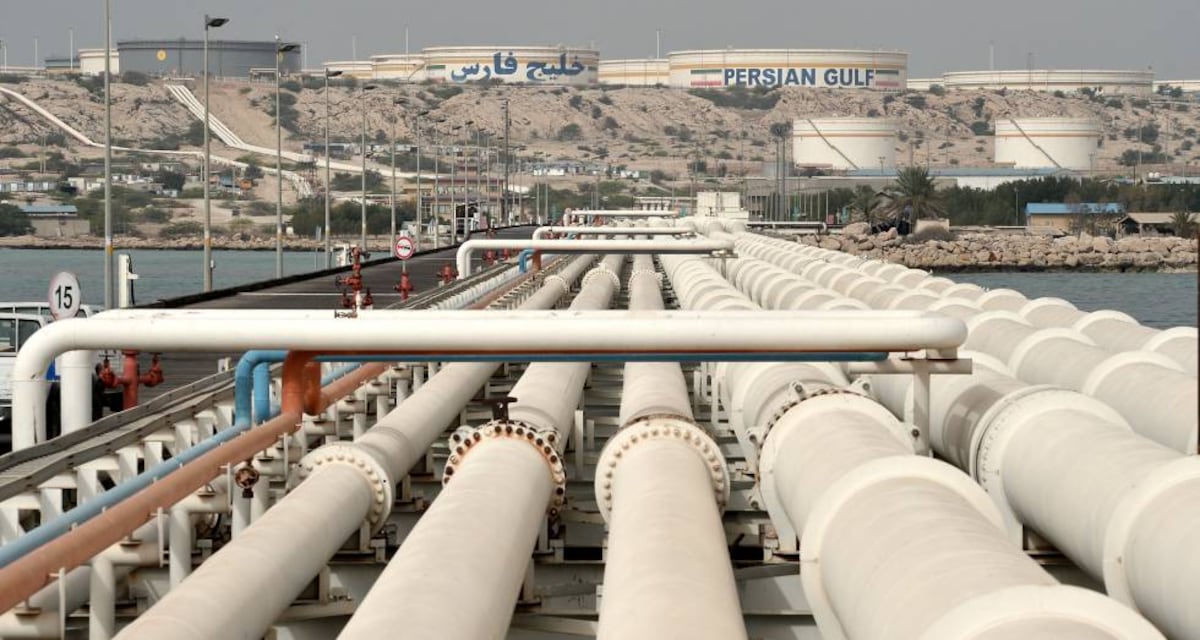 Estados Unidos ataca tres petroleros iraníes, uno de ellos cerca de la estratégica isla de Jarg, en respuesta a ataques de Teherán
