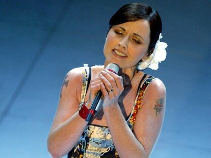 Dolores O&#039;Riordan, durante el festival de San Remo, en Italia, en marzo de 2004.