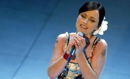 Dolores O&#039;Riordan, durante el festival de San Remo, en Italia, en marzo de 2004.