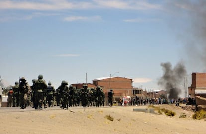 Un dispositivo militar en un pueblo fronterizo en 2012