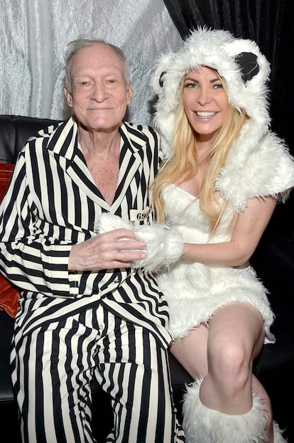 Hugh Hefner murió a los 91 años tras cinco años de matrimonio con su tercera mujer, Crystal Hefner, que ahora tiene 33 años. La hija mayor de Hefner, Christie Hefner, le dobla la edad a su última madrastra, tiene 66 años.

Diferencia de edad: 60 años