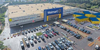 Uno de los falsos prototipos de viviendas de tipo "colmena" en aparcamientos de Walmart que Olivé ha anunciado como proyecto de Haibu.