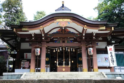 Kitazawa Hachiman es un santuario sintoísta en Shimokitazawa. El primer fin de semana de septiembre se celebra aquí un festival que llena el barrio de música y danzas.