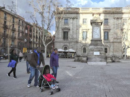 La pla&ccedil;a d&#039;Antonio L&oacute;pez, ja sense l&#039;est&agrave;tua, aquest dilluns. 