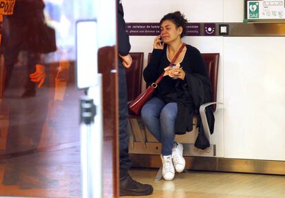 Llegada al aeropuerto Charles de Gaulle de los familiares de los pasajeros desaparecidos del vuelo de EgyptAir.