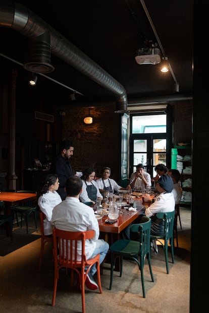 Comida del equipo de Abastos 2.0 en la que se cuenta la planificación del día.