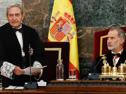El rey Felipe VI escucha el discurso del presidente interino del Tribunal Supremo Francisco Marín Castán, durante el acto de apertura del Año Judicial el pasado 7 de septiembre.