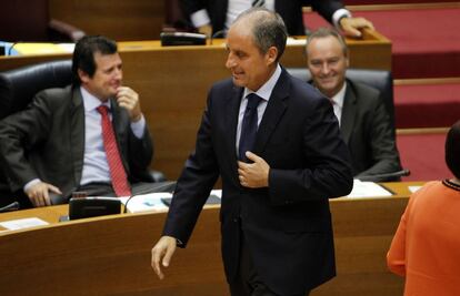 Francisco Camps, expresidente de la Generalitat, ha evitado saludar a Alberto Fabra antes y después de votar a los consejeros de RTVV.