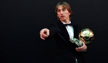 Luka Modric, con el Balón de Oro.