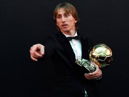 Luka Modric, con el Balón de Oro.