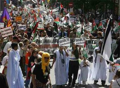 Manifestantes por la autodeterminación del Sáhara Occidental ayer en Madrid.